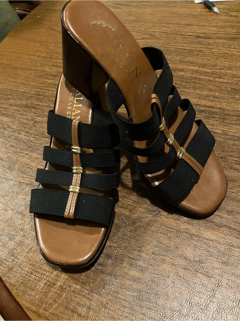 Italian Shoemakers Black and Brown Strappy Elastic Slide Mules - Picture 2 of 3